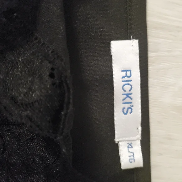 **FREE with purchase!**Ricki's stretchy cami - Picture 2 of 4